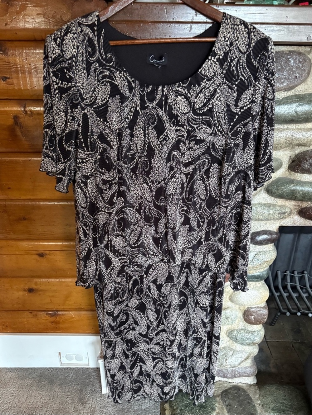 Connected Apparel Black Paisley Plissé Layered Midi Dress Flutter Sleeve